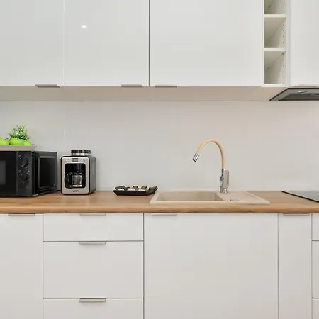 Comfortable For 2 People In By Renters דירה