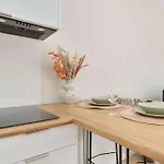 Apartman Comfortable For 2 People In By Renters *
